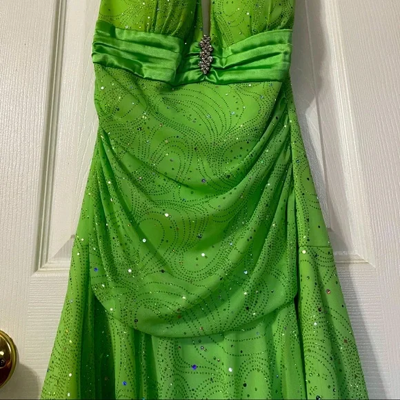 Gorgeous Green Party Dress - Picture 3 of 5